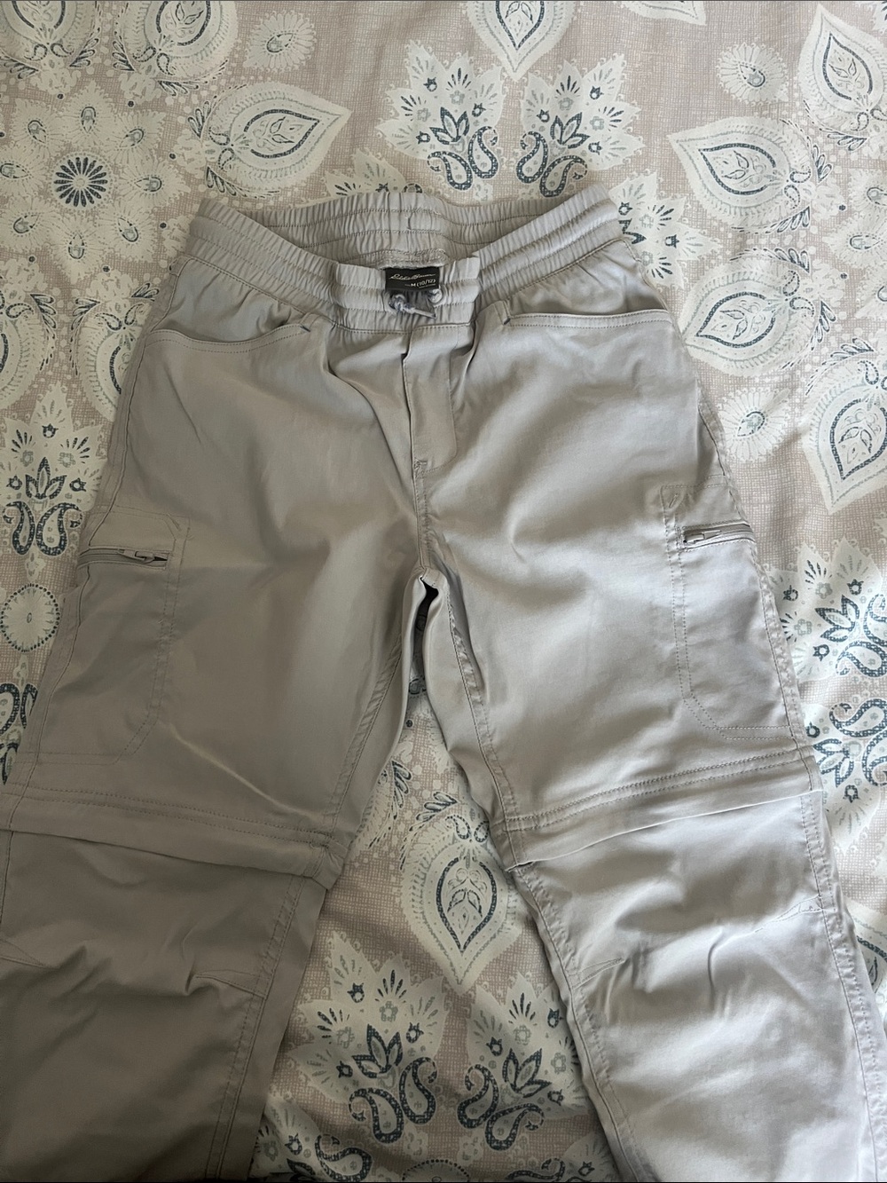 Eddie Bauer Men's Cargo Pants in Light Gray